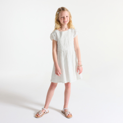 فستان أنيق مطرز باللون الأبيض للفتيات